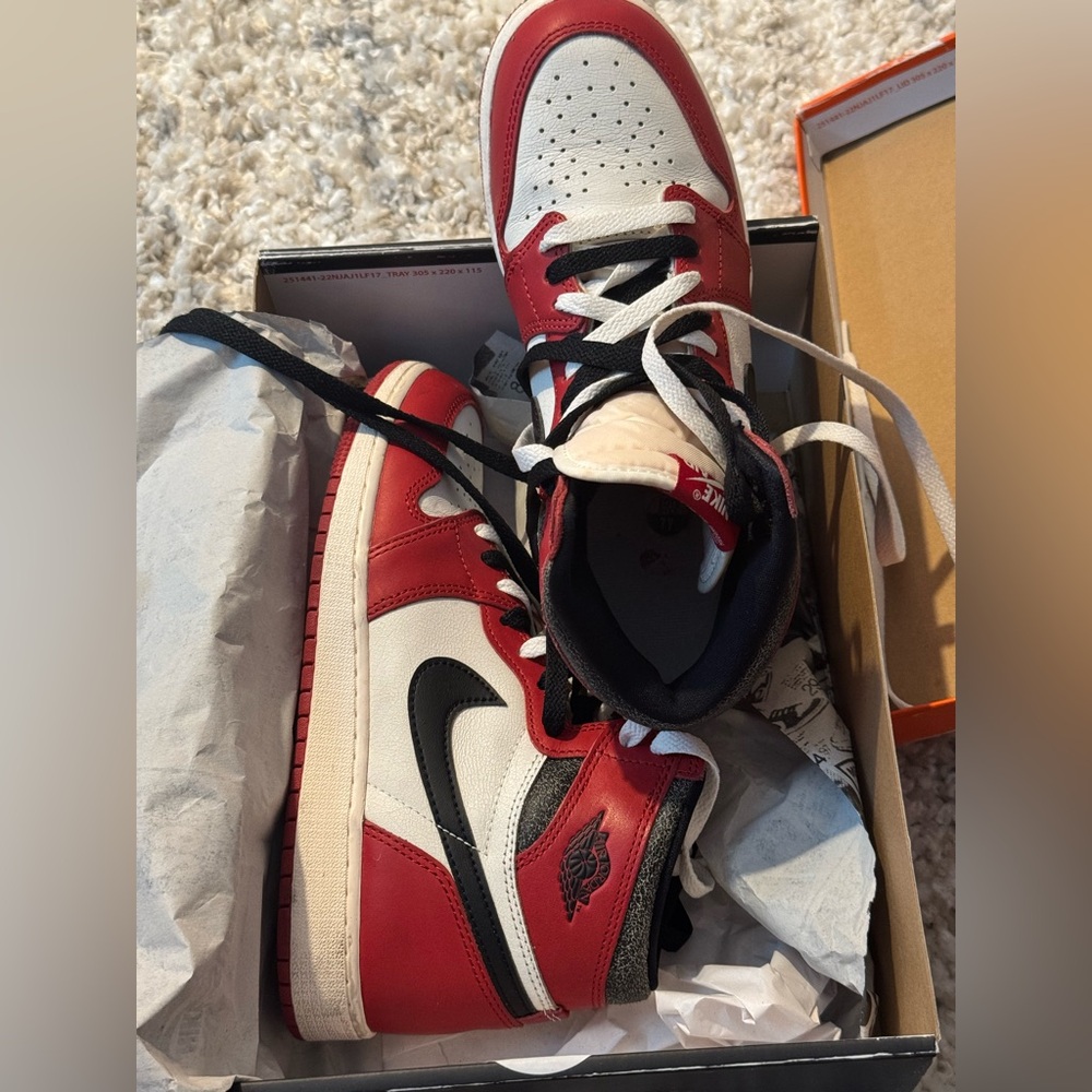 🔥🔥🔥 used and great condition. Worn twice and love it but gotta downsize.